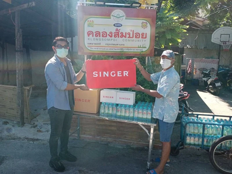 ซิงเกอร์ ร่วมกับรายการ เรื่องเล่าแบ่งปัน มอบน้ำดื่ม "น้ำแร่ซิงเกอร์" ให้กับชุมชน