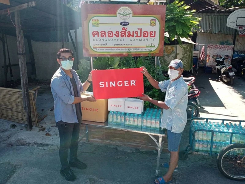 ซิงเกอร์ ร่วมกับรายการ เรื่องเล่าแบ่งปัน มอบน้ำดื่ม "น้ำแร่ซิงเกอร์" ให้กับชุมชน
