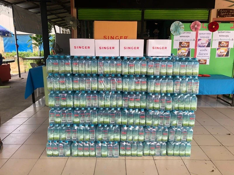 ซิงเกอร์ ร่วมกับรายการ เรื่องเล่าแบ่งปัน มอบน้ำดื่ม "น้ำแร่ซิงเกอร์" ให้กับชุมชน