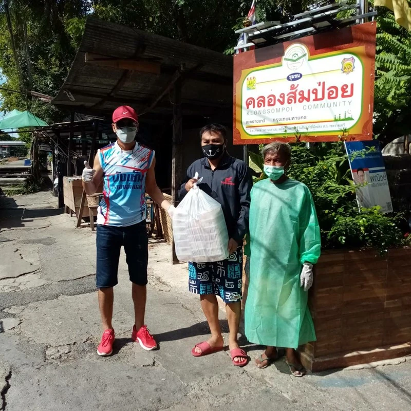 ซิงเกอร์ ร่วมกับรายการ เรื่องเล่าแบ่งปัน มอบน้ำดื่ม "น้ำแร่ซิงเกอร์" ให้กับชุมชน