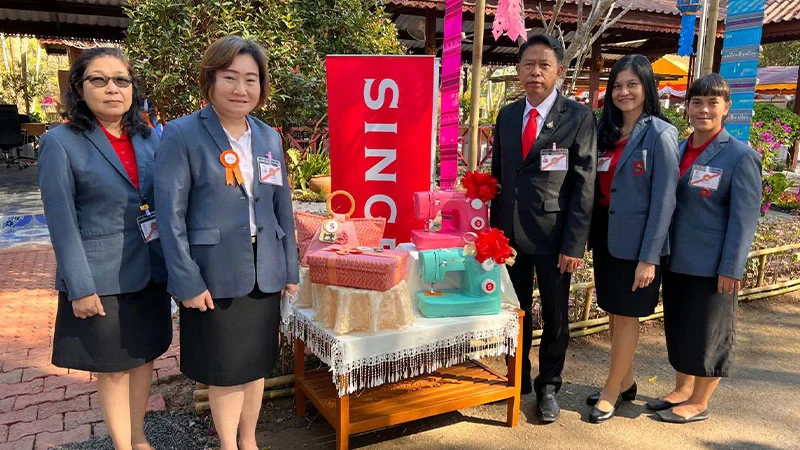 บริษัท ซิงเกอร์ประเทศไทย จำกัด (มหาชน) และคณะทำงาน ได้เข้าร่วมรับเสด็จ ณ เรือนจำจังหวัดน่าน