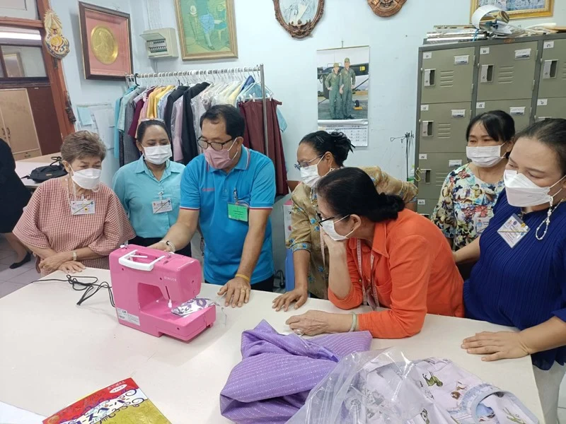 ส่งมอบจักรเย็บผ้าซิงเกอร์