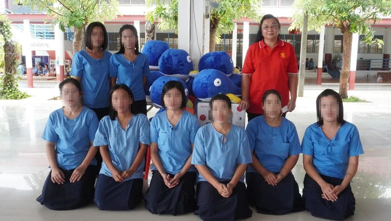 “บมจ.ซิงเกอร์ประเทศไทย จัดกิจกรรมฝึกอาชีพให้กับกลุ่มผู้ต้องขังหญิง ณ เรือนจำกลางจังหวัดราชบุรี โดยการสอนงานประดิษฐ์ “ตัดเย็บตุ๊กตาผ้า”