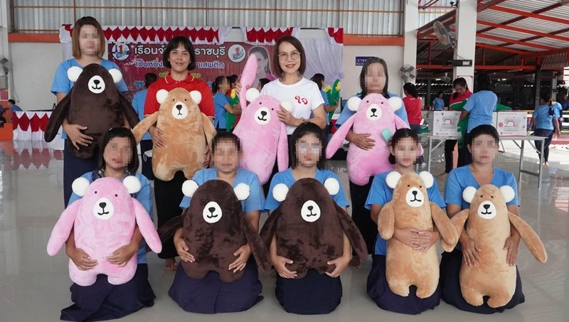 “บมจ.ซิงเกอร์ประเทศไทย จัดกิจกรรมฝึกอาชีพให้กับกลุ่มผู้ต้องขังหญิง ณ เรือนจำกลางจังหวัดราชบุรี โดยการสอนงานประดิษฐ์ “ตัดเย็บตุ๊กตาผ้า”