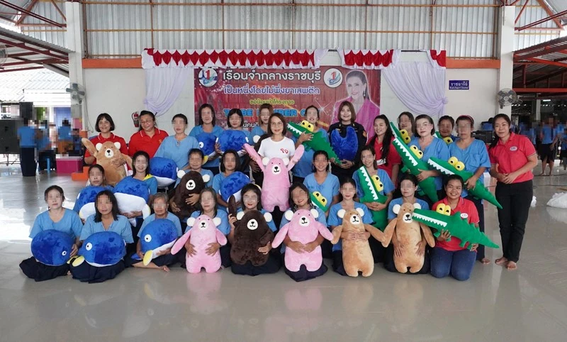 “บมจ.ซิงเกอร์ประเทศไทย จัดกิจกรรมฝึกอาชีพให้กับกลุ่มผู้ต้องขังหญิง ณ เรือนจำกลางจังหวัดราชบุรี โดยการสอนงานประดิษฐ์ “ตัดเย็บตุ๊กตาผ้า”