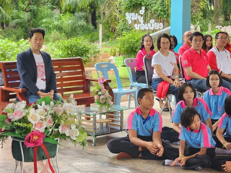 บมจ.ซิงเกอร์ประเทศไทย ร่วมส่งมอบความสุขให้กับน้องๆ โรงเรียนบ้านน้ำพุ อ.ปะทิว จ.ชุมพร ในโครงการ “ซิงเกอร์ ปันน้ำใจ ห่วงใยโรงเรียน”