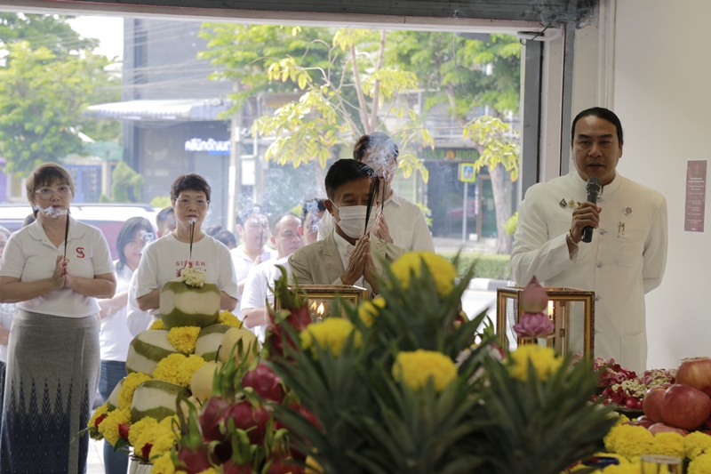 บริษัท ซิงเกอร์ประเทศไทย จำกัด (มหาชน) ได้ประกอบพิธีพรามหณ์ พิธีขอขมากรรม และ ขออนุญาตประดิษฐานองค์พระครุฑพ่าห์