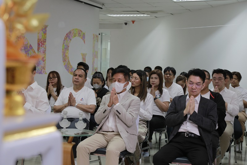 บริษัท ซิงเกอร์ประเทศไทย จำกัด (มหาชน) ทำบุญบริษัทฯ และสักการะองค์พระครุฑพ่าห์